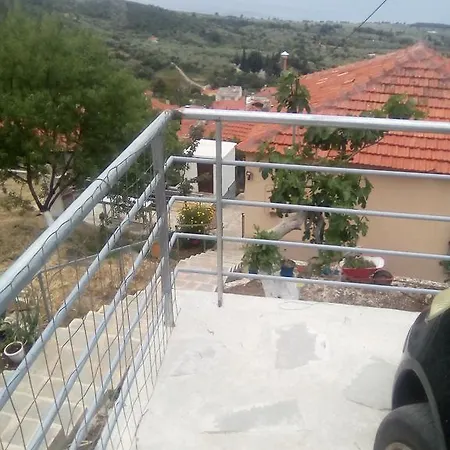 בית כפרי Dimitra's Garden *