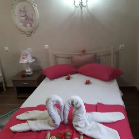 בית כפרי Dimitra's Garden