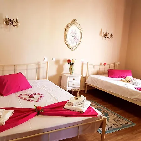 בית כפרי Dimitra's Garden